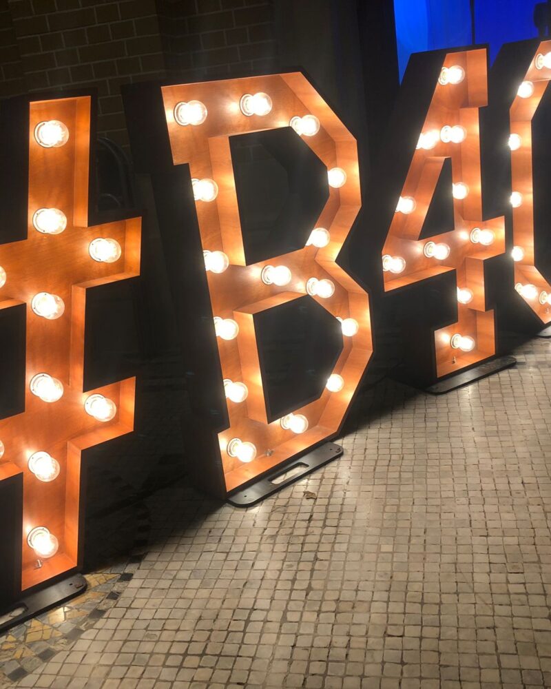 lettres lumineuses B4C by New Dimension